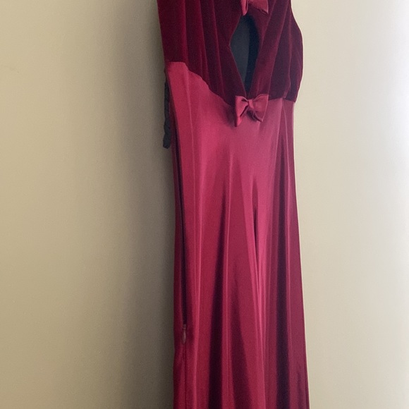 Long Burgundy Prom Dress, has slight tear under the left arm. - Picture 4 of 5